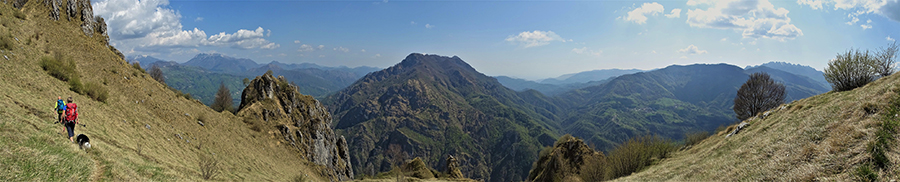 Vista panoramica scendendo dalla Baita Cancervo a Cantiglio sul sentiero 130 - 2